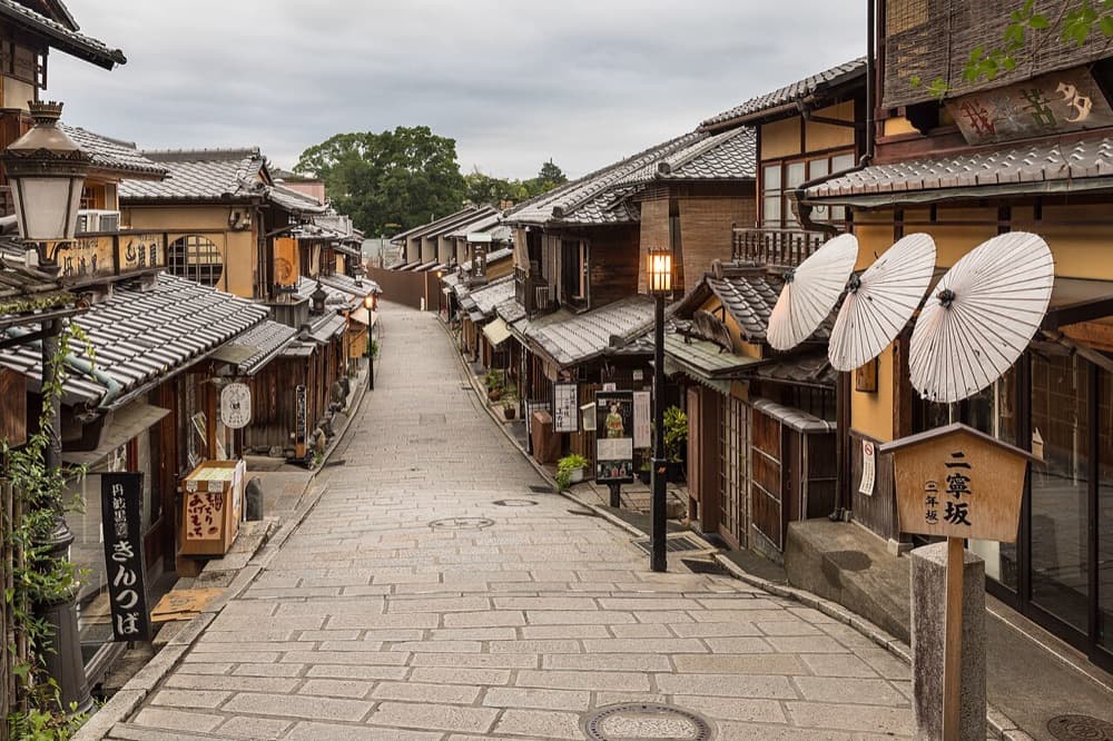Stone paving and wooden shopfronts on Ninenzaka in Kyoto